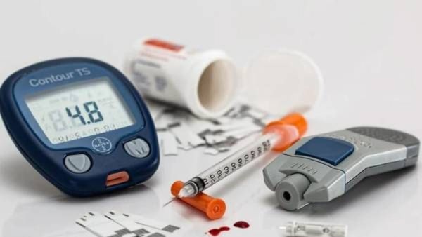 गोड न खाताही साखरेची पातळी का वाढते?; मधुमेहाचा धोका वाढवणाऱ्या 'या' 8 सवयी, वेळीच व्हा सावध!