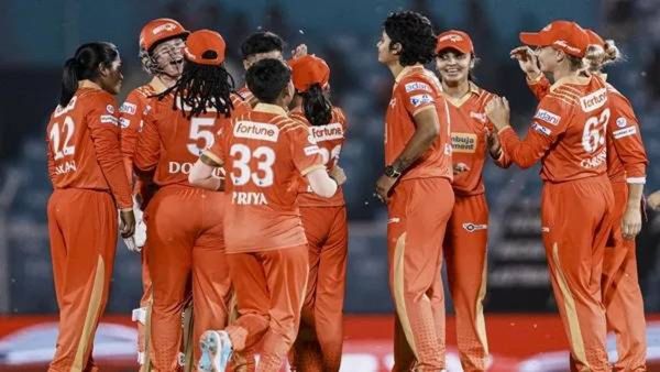 मोठी बातमी! विराट कोहलीच्या RCB मध्ये अनुष्का खेळणार नाही? WPL मध्ये गुजरात संघाकडून खेळणार