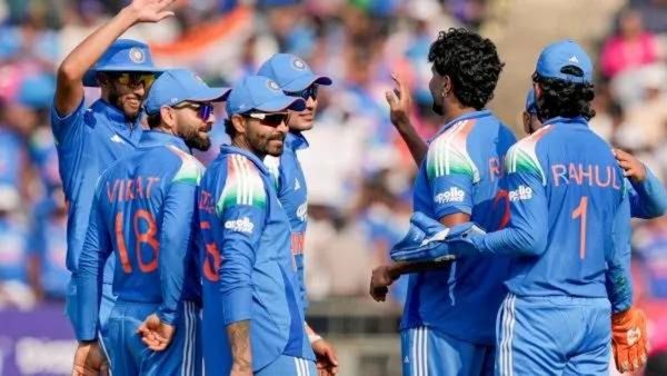 IND vs NZ: वडोदरा वनडे दरम्यान टीम इंडियाला मोठा धक्का, लाईव्ह मॅच दरम्यान पडला खेळाडू मैदानाबाहेर