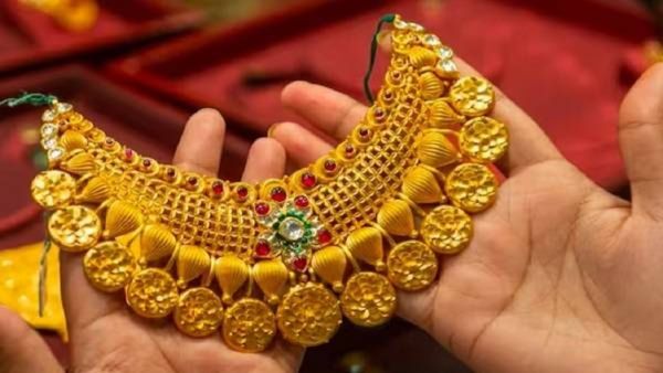 Today Gold Rate:चांदी ₹12 हजारांनी तर सोने ₹1,232ने घसरले; खरेदीची सुवर्णसंधी की तात्पुरती विश्रांती