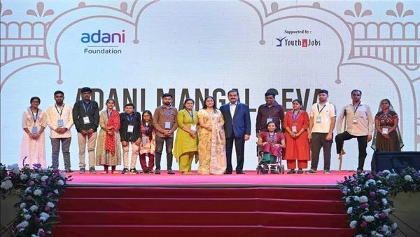 दिवा आणि जीत अदानी यांनी दिव्यांग महिलांसोबत साजरा केला लग्नाचा पहिला वाढदिवस
