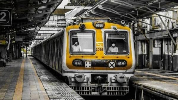 मुंबईकरांसाठी आनंदाची बातमी: पश्चिम रेल्वेवर आजपासून 12 नवीन एसी लोकल धावणार; पाहा संपूर्ण वेळापत्रक