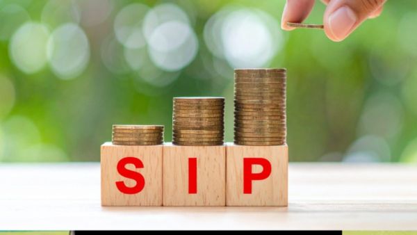 SIPमध्ये नियमित गुंतवणूक करणे योग्य की अयोग्य?, आर्थिक भविष्य बदलणारी 'स्मार्ट की' का म्हणतात?