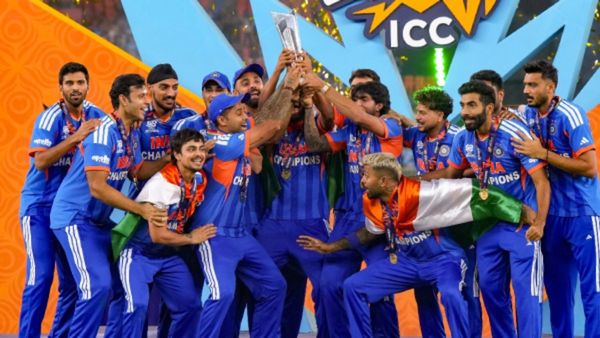 विश्वविजेत्या टीम इंडियावर BCCIकडून पैशांचा पाऊस! ICCपेक्षा चौपट अन् 2024च्या पेक्षाही मोठं बक्षीस!