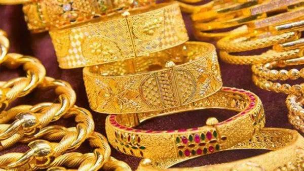 सोने-चांदीचे दर घसरले! सोने 8,797 रुपयांनी; चांदी चक्क 29,700 रुपयांनी स्वस्त; का घसरत आहेत दर? वाचा