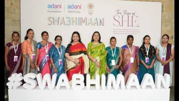 महिला सक्षमीकरणाचा नवा अध्याय! अदानी फाऊंडेशन भारतातील 10 लाख महिलांना देणार उद्योजकतेचे बळ