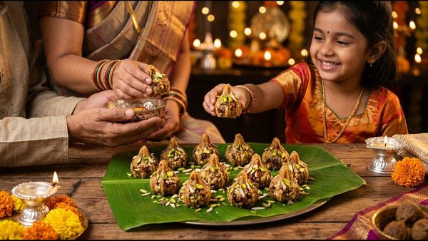 बाप्पाच्या स्वागताची लगबग? १० मिनिटांत बनवा हॉटेलसारखे मऊसूत इन्स्टंट मोदक!