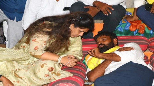 laxman hake pankaja munde