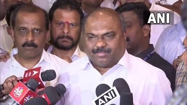 anil parab pointed out the mistake to neelam gorhe