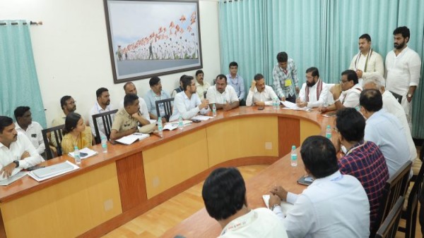 eknath shinde meeting in pandharpur