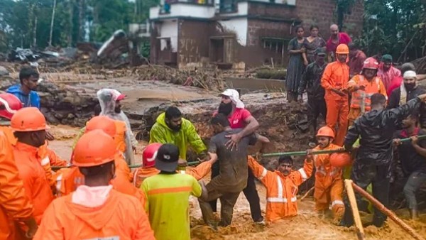 Wayanad Landslide Two hundred people were stranded at the Mundkai Tree Valley Resort