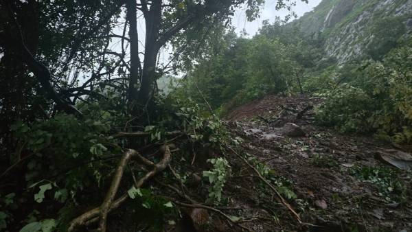 Maharashtra Weather Update 1 killed in landslide in Raigad