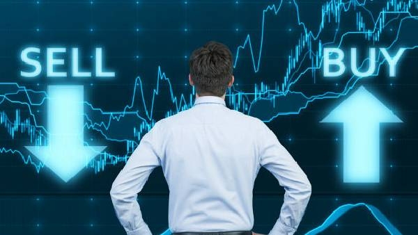 slow-recession-in-america-sensex-fell-by-2400-points-investors-lost-17-lakh-crores