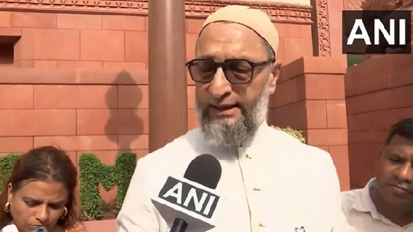 Asududdin Owaisi Vs PM Narendra Modi Waqf Board Amendment Bill Latest Updates Asududdin Owaisi Vs PM Narendra Modi Waqf Board Amendment Bill Latest Updates