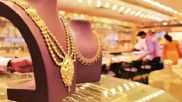 gold cheap or expensive on Independence Day  Todays 24 and 22 carat prices