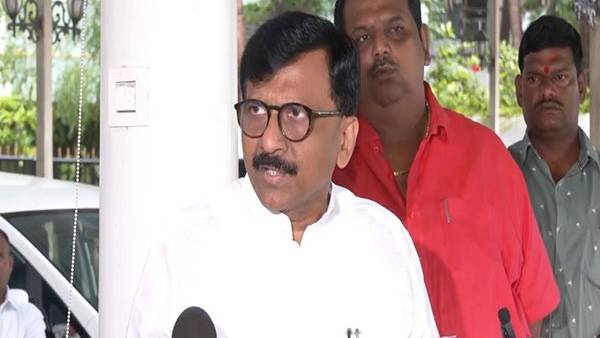 Sanjay Raut criticizes Devendra Fadnavis