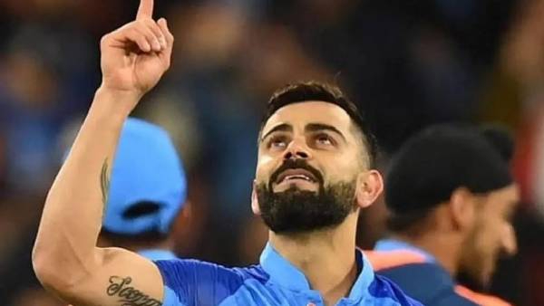 Virat Kohli and Anushka Sharma in KrishnaDas kirtan Virat Kohli and Anushka Sharma in KrishnaDas kirtan