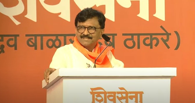 आदित्य ठाकरेंनी पहिल्यांदाच केले भाषण