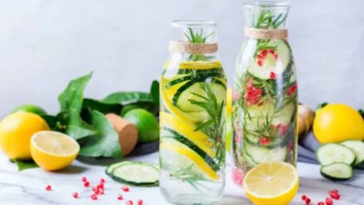 Holi 2025 Detox Drinks: होळीला खूप चटर-पटर खाल्लं आहे ? आता या 5 पेयांनी तुमचे शरीर डिटॉक्स करा