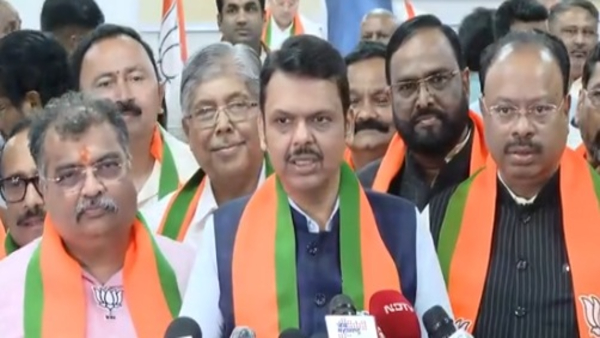 fadnavis on thackeray brothers