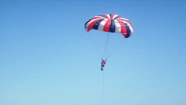 why no parachute in flight