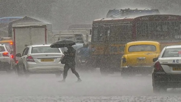 KolkataHeavyRainfallDurgaPujaRuined