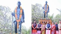 ଡ଼ଃ ହରେକୃଷ୍ଣ ମହତାବଙ୍କ ଆଜି ୩୯ ତମ ଶ୍ରାଦ୍ଧବର୍ଷିକୀ , ପ୍ରତିମୂର୍ତ୍ତିରେ ମାଲ୍ୟାର୍ପଣ କଲେ ମୁଖ୍ୟମନ୍ତ୍ରୀ