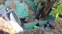 ଶିଶୁଭବନ ଓଭରବ୍ରିଜ୍ ବ୍ୟାରିକେଡ୍‌କୁ ପିଟି ତଳକୁ ଖସିଲା କାର୍, ଅଳ୍ପକେ ବର୍ତ୍ତିଲେ କାର୍‌