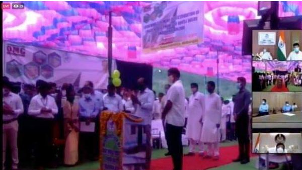 Naveen Patnaik-Mobile-distribution-programme