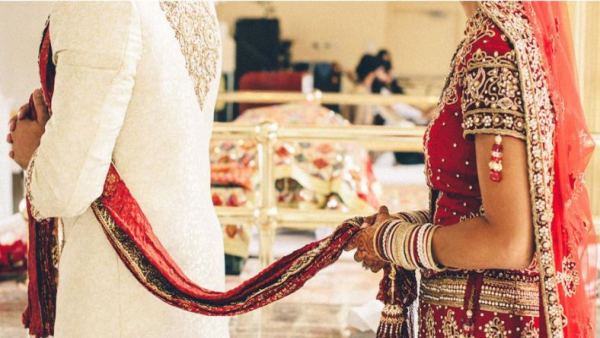 After marriage, daughter does not have any problem in her in-laws, so parents give poisonous snakes in dowry