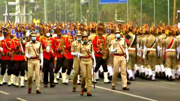 ପତାକା ଉତ୍ତୋଳନ ପରେ ଚାଲିଛି ରାଜ୍ୟସ୍ତରୀୟ ପରେଡ୍‍