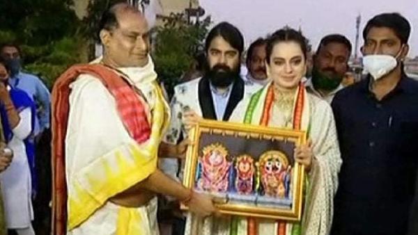 କଙ୍ଗନାଙ୍କୁ ଦିଆଗଲା କାଳିଆର ସୁନାବେଶ ଫଟୋ