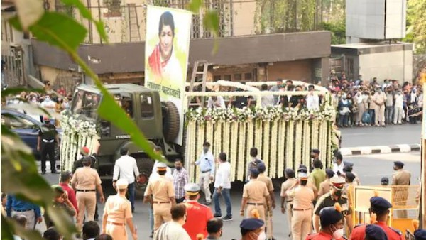 ଲତାଙ୍କ ପାର୍ଥିବ ଶରୀରର ଚାଲିଛି ଅନ୍ତିମ ଯାତ୍ରା