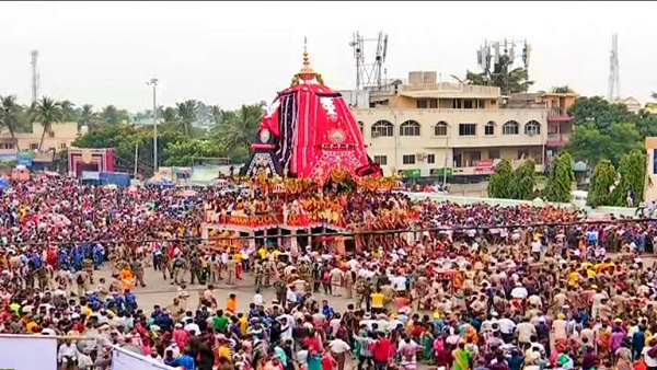 ଗୁଣ୍ତିଚା ମନ୍ଦିର ଅଭିମୁଖେ ତିନି ରଥ