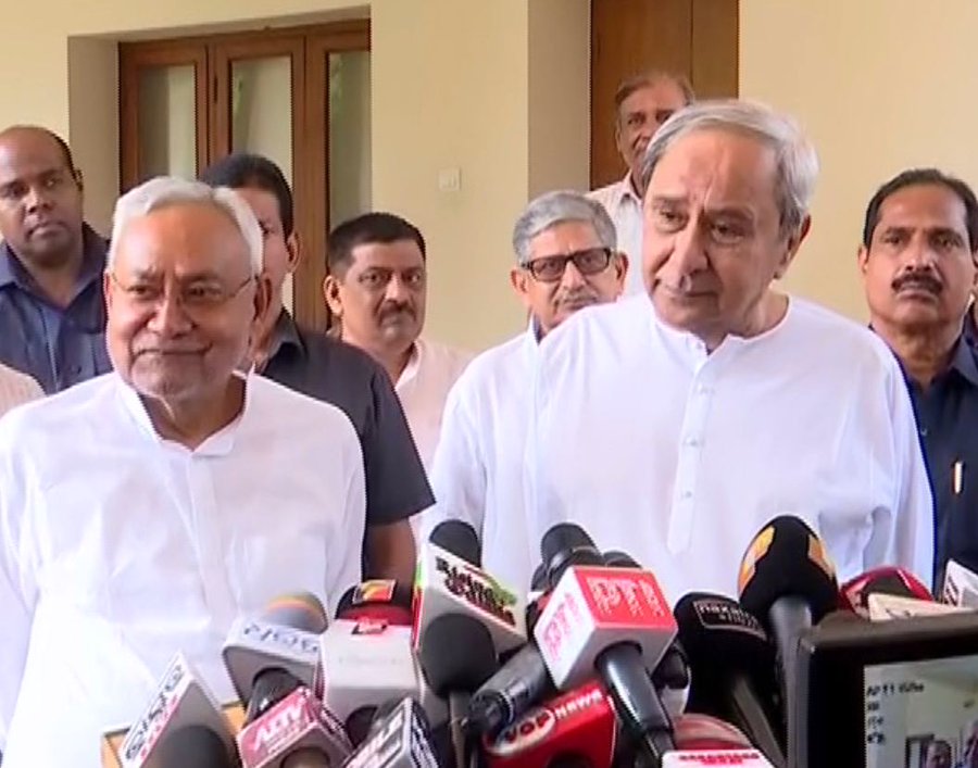 Nitish Kumar Meets Naveen Patnaik