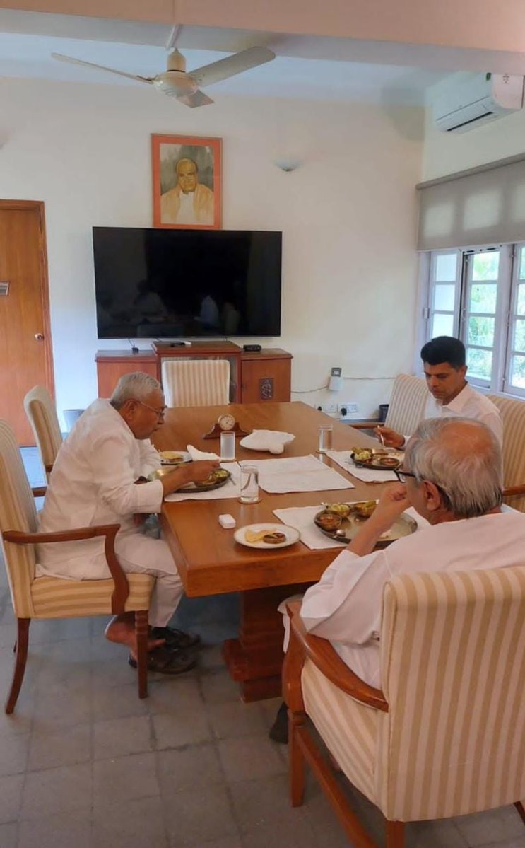 Nitish Kumar Meets Naveen Patnaik