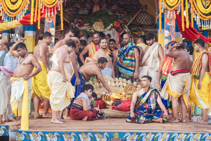 ମହଣ ମହଣ ସୁନାରେ ସଜେଇ ହେଉଛନ୍ତି ସାଆନ୍ତେ