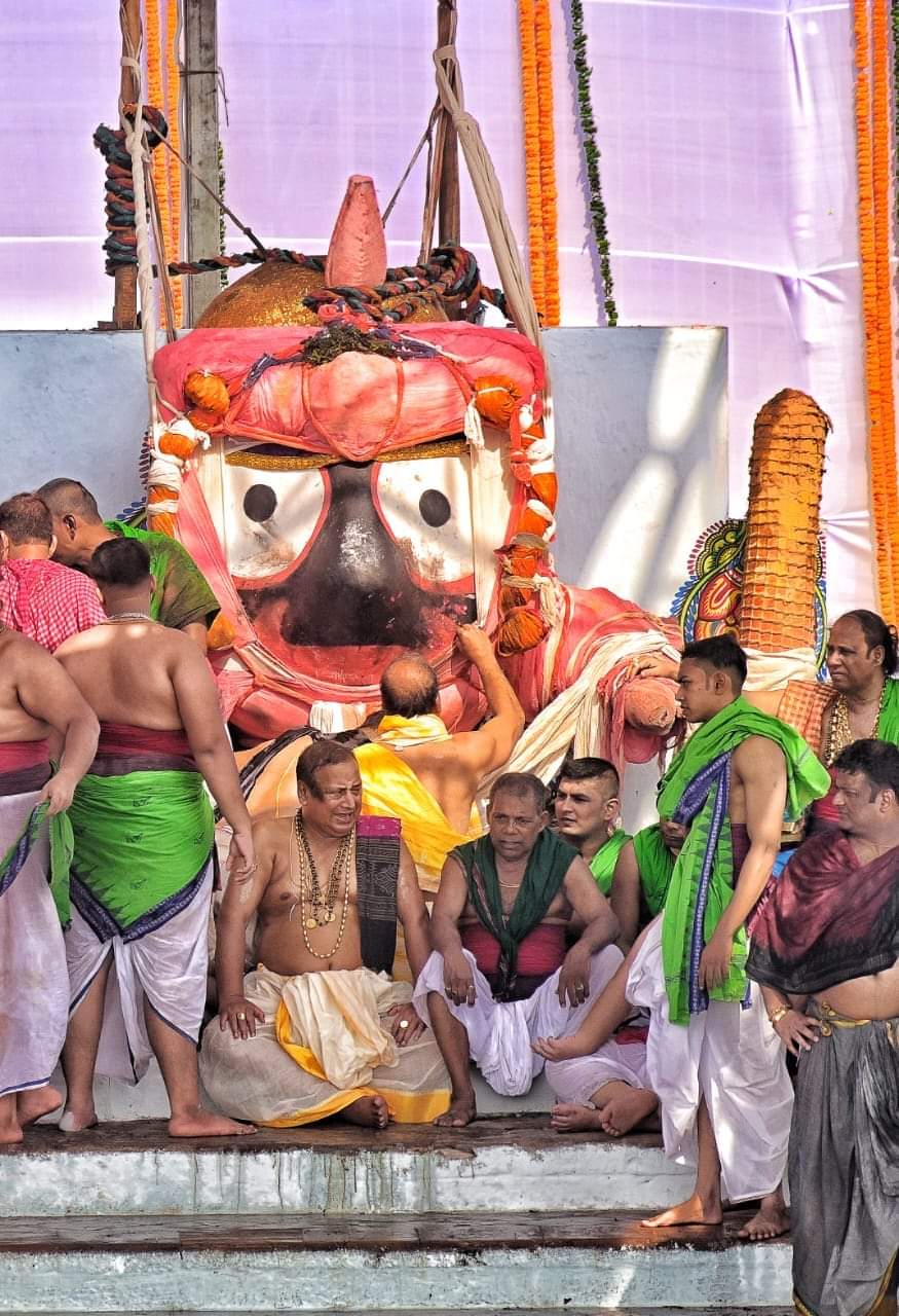 ଭକ୍ତଙ୍କ ଅପେକ୍ଷାରେ ମହାପ୍ରଭୁ...