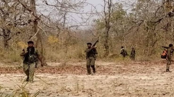 Maoists blow up railway tracks