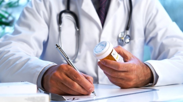 doctor write prescription