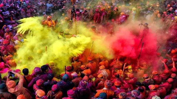 holi