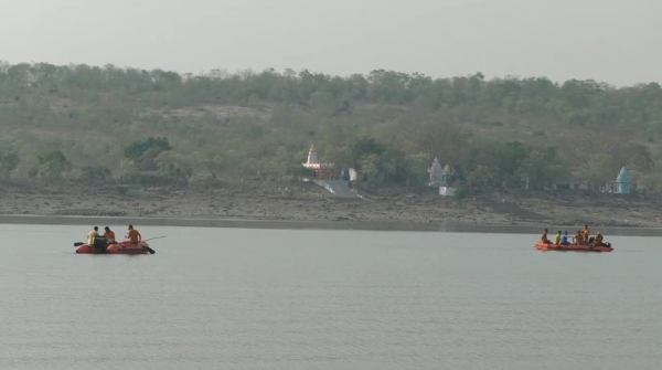 Boat sinking in mahanadi