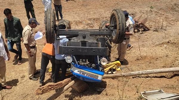 4 kids die as tractor overturns