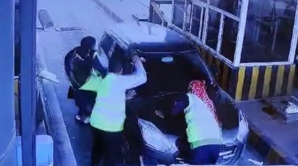 Car Runs Over Woman Employee At Toll Plaza