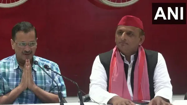 arvind kejriwal and akhilesh yadav
