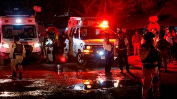 Stage collapses at Mexico