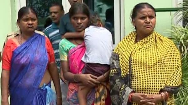 Police Arrest 3 Women Gang Police Arrest 3 Women Gang