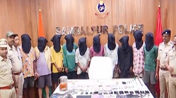 Police Arrest 10 Dacoits