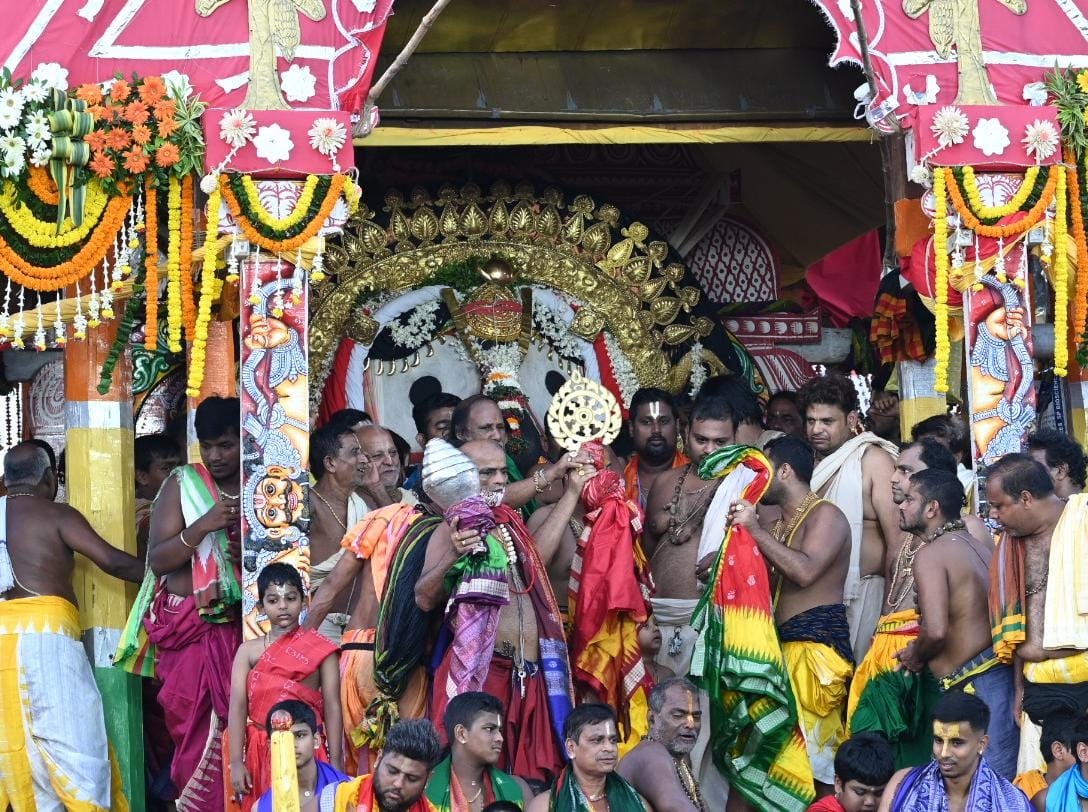 ସୁନା ଅଳଙ୍କାରରେ ସଜେଇ ହେଉଛନ୍ତି ଚତୁର୍ଦ୍ଧା ମୁରତୀ