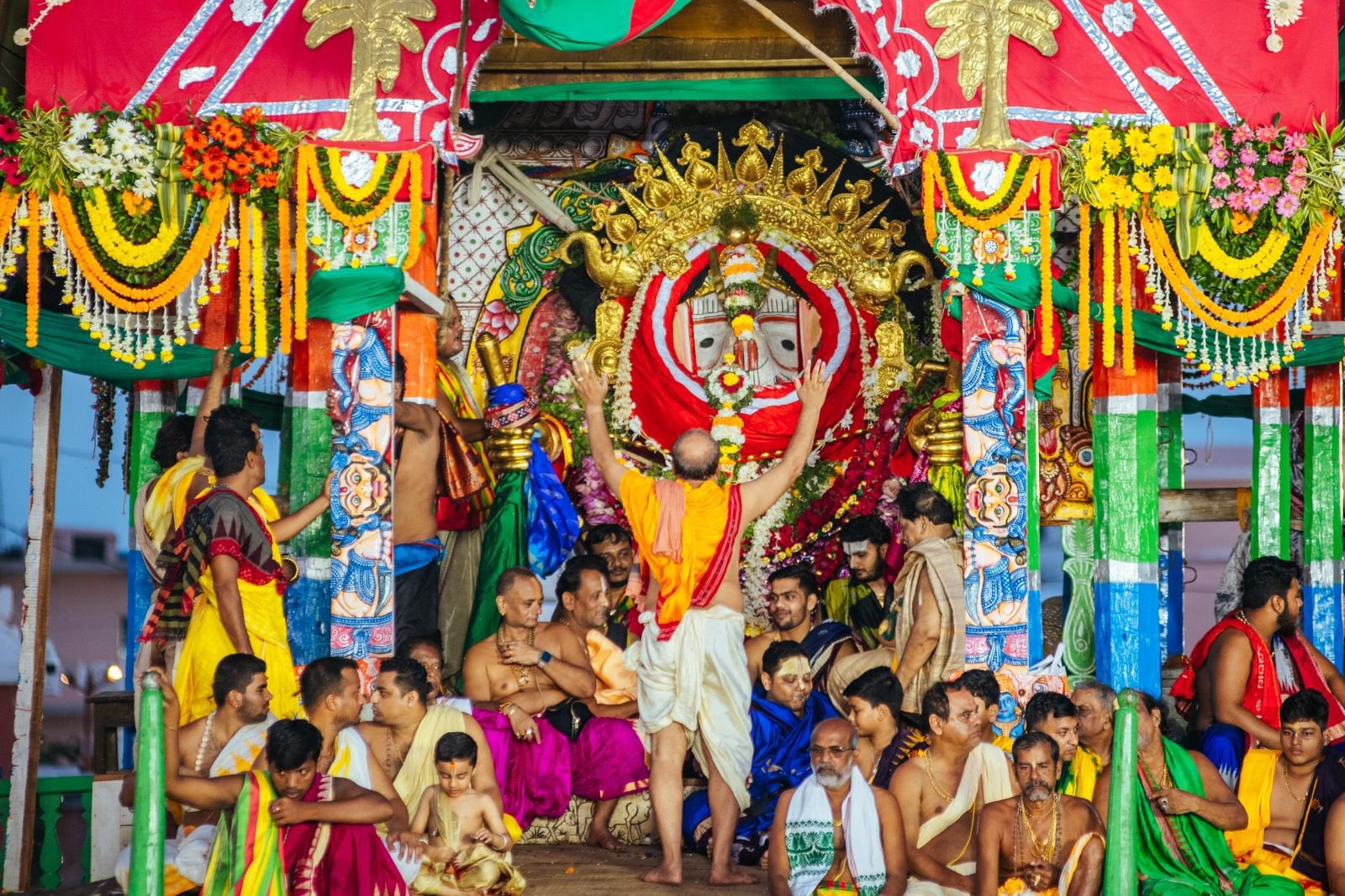 ସୁନା ବେଶରେ ସୁନ୍ଦର ଦିଶୁଛନ୍ତି ବଡ ଭାଇ ପ୍ରଭୁ ସଙ୍କର୍ଷଣ
